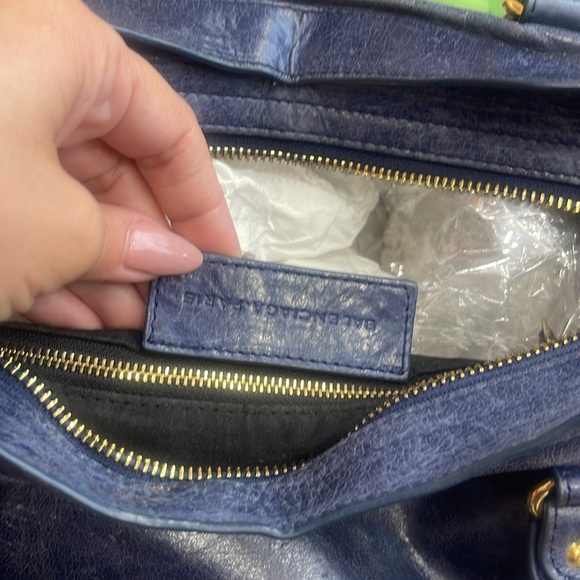 Volunteer bag for woman is dark blue leather - Picture 4 of 6